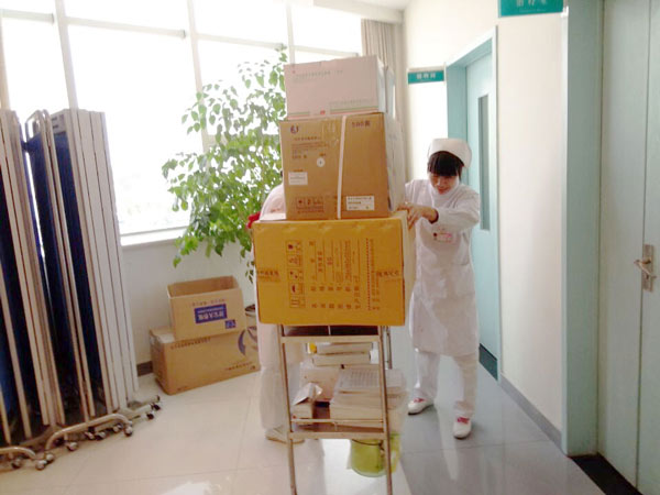 護士的(de)工(gōng)作(zuò)還(hái)有(yǒu)很(hěn)多(duō)